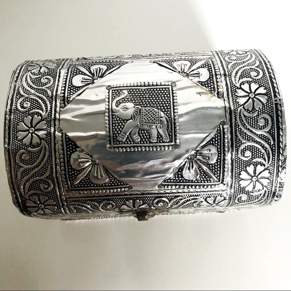 REDUCED‼️Vintage Silver Metal Handmade Forged Chest - Picture 5 of 6